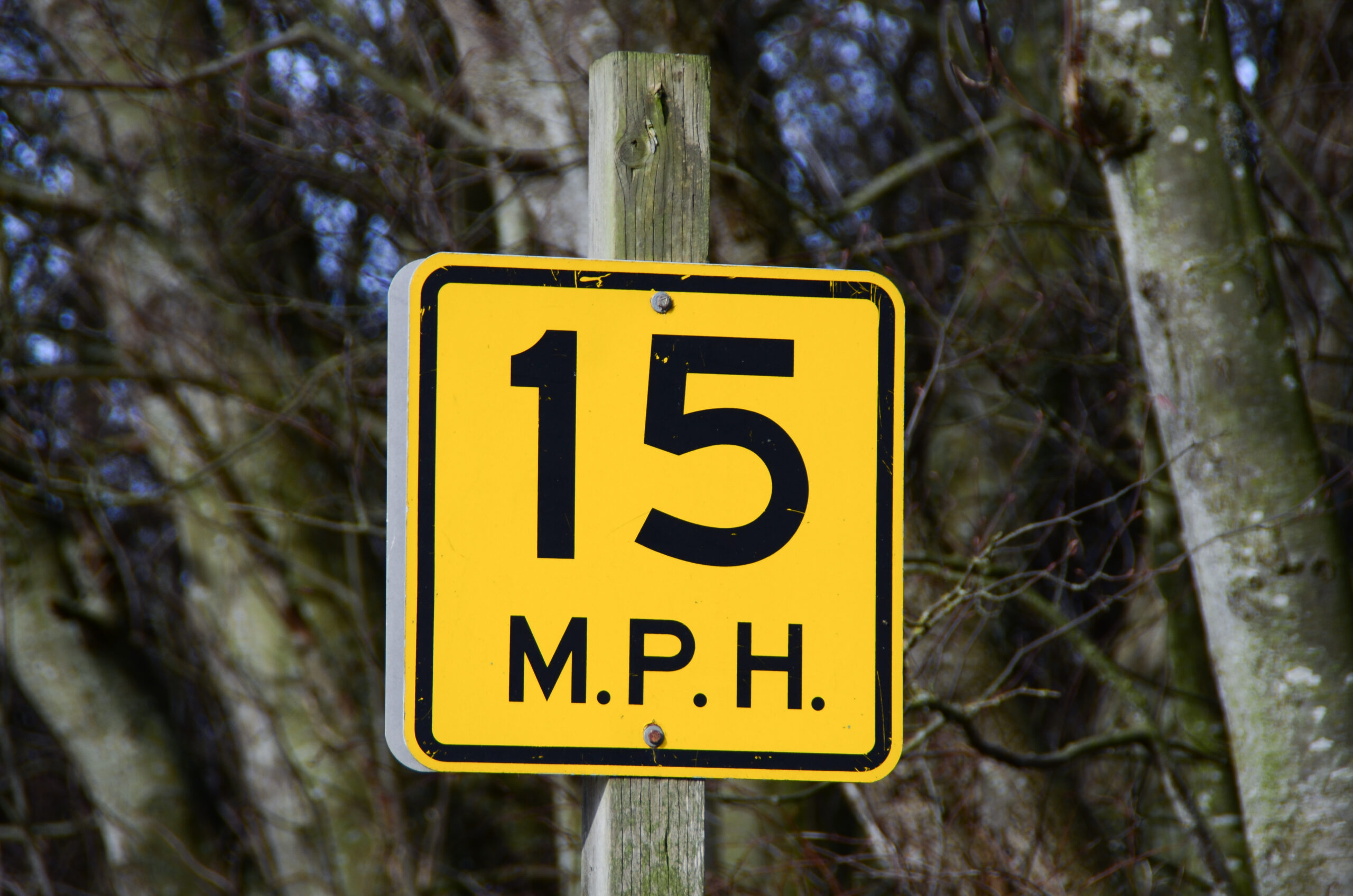 15 miles. Ограничение скорости 15. Пятнадцать миль. 35 Mph в километрах. 20 Mph в км/ч желтый знак.